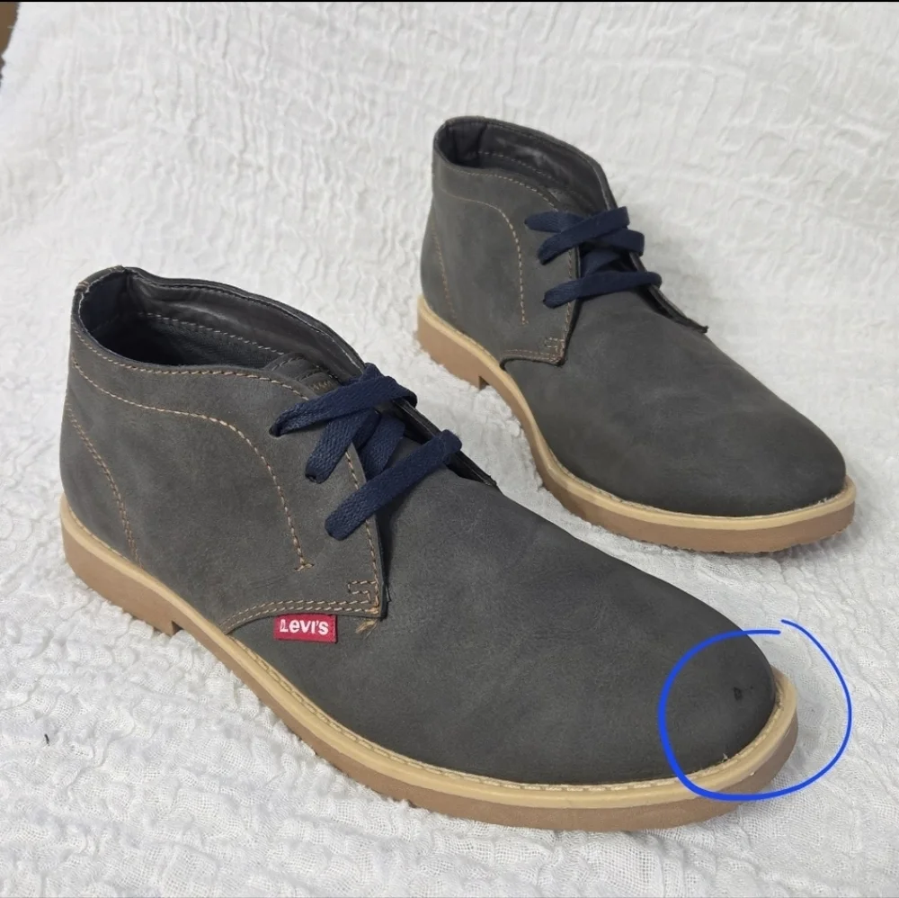 Levi's Cambridge Men Sz 8 Suede Leather Grey Casual Chukka Preppy Academia Boots